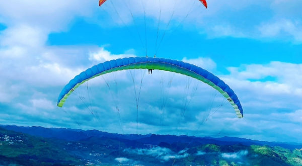 贵阳十里画廊滑翔伞飞行营地