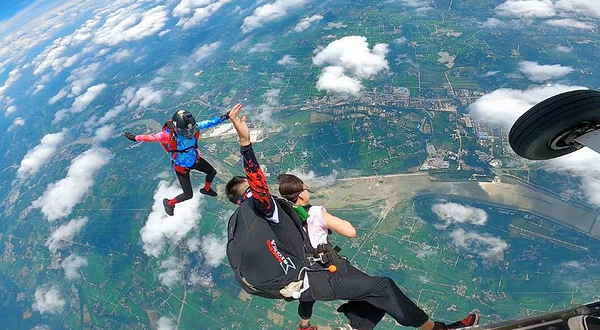 蓝色气流成都跳伞俱乐部