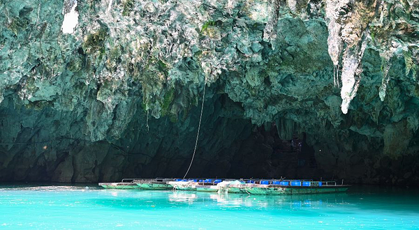 凤山三门海天窗群景区