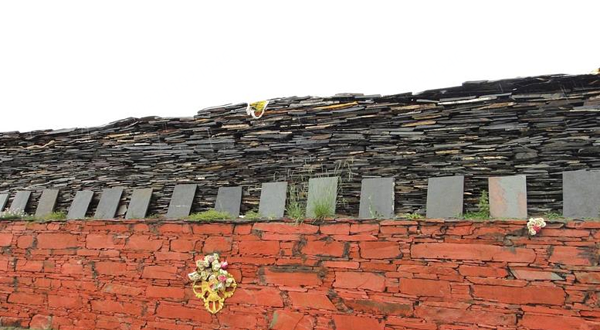 和日石经墙旅游景区