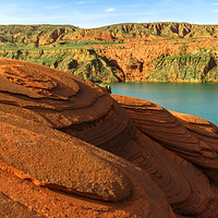波浪谷水上丹霞