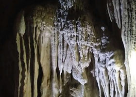 海南保亭毛感千龙洞