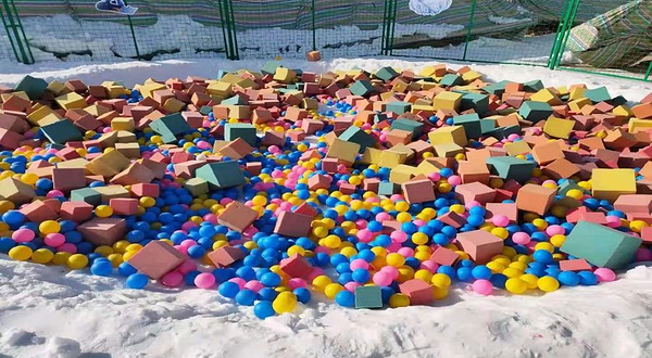 奥特莱斯澜铂湾德州冰雪大世界