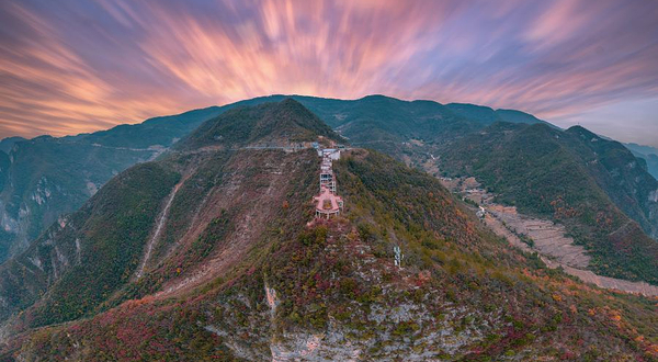 三峡云巅神女天路景区