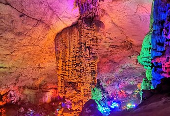 洪岩仙境·地下瓷世界第 1 张图片