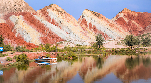 兰州水墨丹霞旅游景区