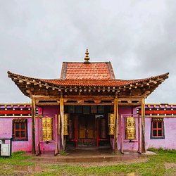 青海湖国家重点风景名胜区-尕日拉寺