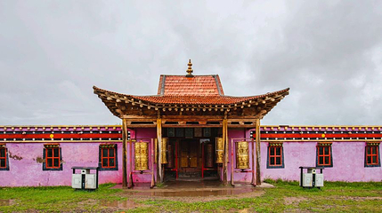 青海湖国家重点风景名胜区-尕日拉寺第 1 张图片