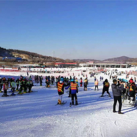 鸣山绿洲滑雪场