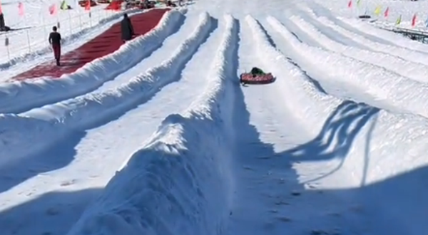 墨墨龙冰雪乐园