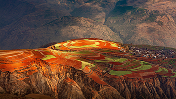 红土地落霞沟风景区