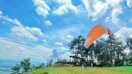 白露山滑翔伞营地第 1 张图片
