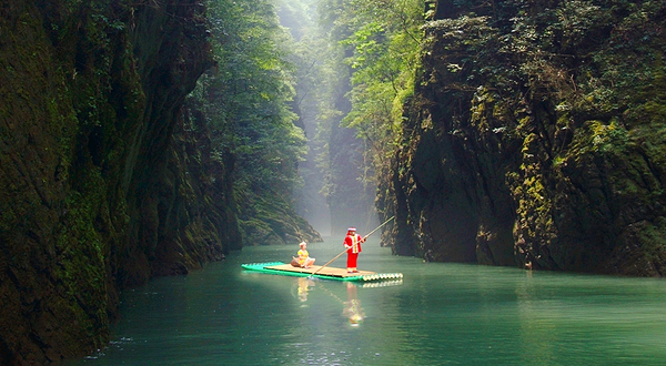 蝶舞清江·地心谷景区