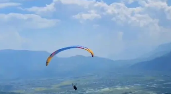 丽江滑翔伞飞行营地