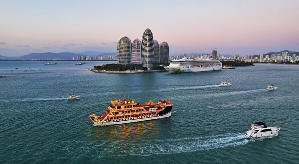 扬帆号夜游三亚湾