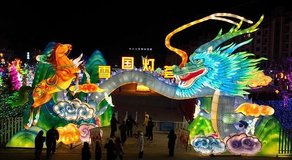 首届崇礼“雪国灯荟”