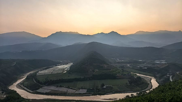 红河第一湾观景台