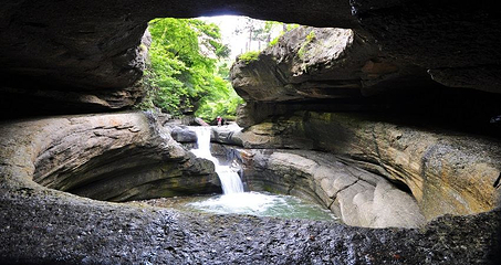米仓山大峡谷旅游景区第 1 张图片
