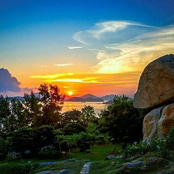 东山风动石景区