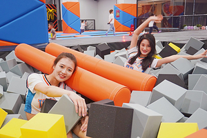 速搏运动乐园·蹦床射箭保龄球