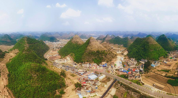 安龙天然金字塔