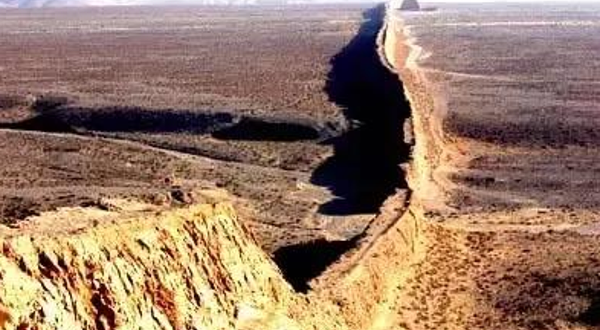 盐池古长城遗址公园