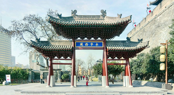 西安城墙环城公园(莲湖路)