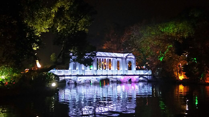 桂林两江四湖玻璃桥景区第 13 张图片