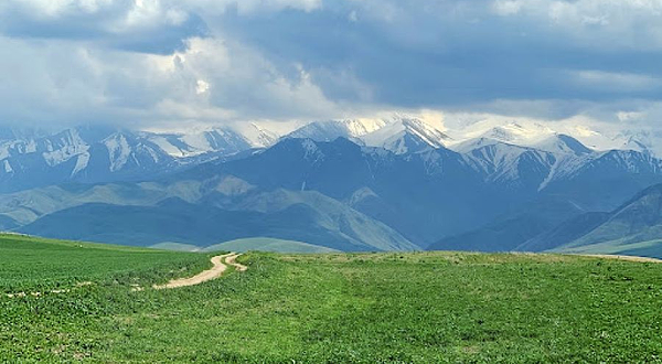 Flag of Kyrgyzstan at Boz-Boltok Mount