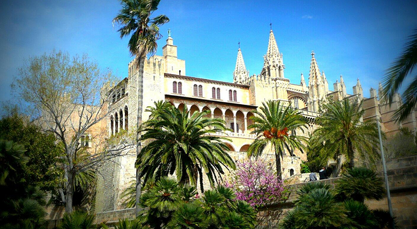 阿尔穆戴纳王宫