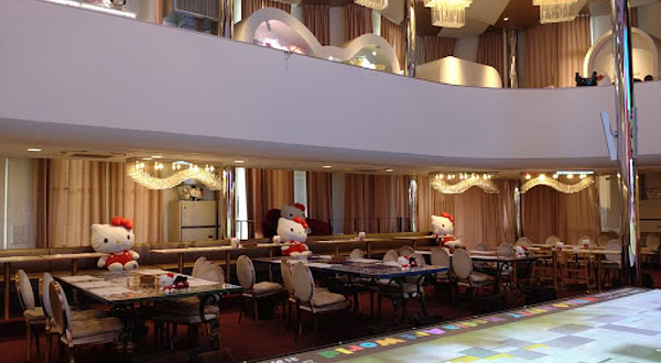 HELLO KITTY APPLE HOUSE