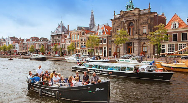 Smidtje Canal Cruises