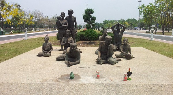 Queen Suriyothai Monument