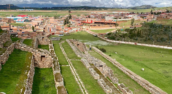Antigua plaza de Chinchero