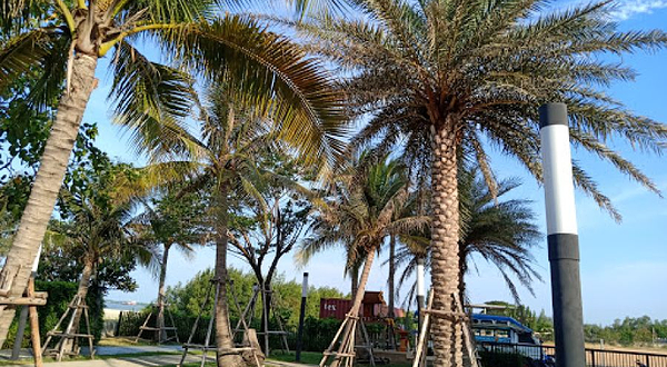 Miami Bang Pu Condo Beach Park