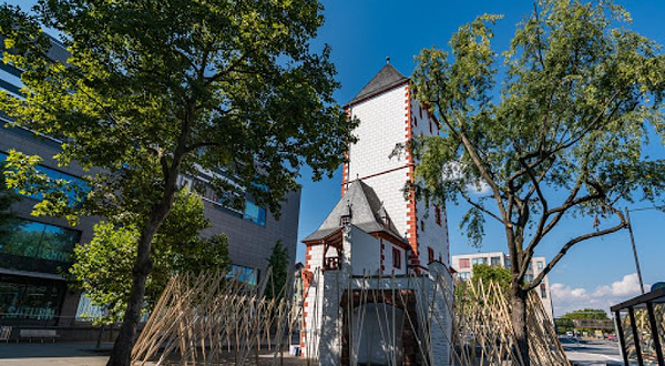 美茵古城楼：刚毅如铁