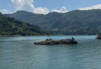 万峰湖第 19 张图片