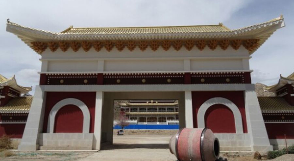 德令哈阿力腾寺院