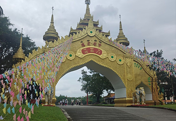 芒市广场第 13 张图片