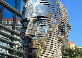 卡夫卡头像雕塑