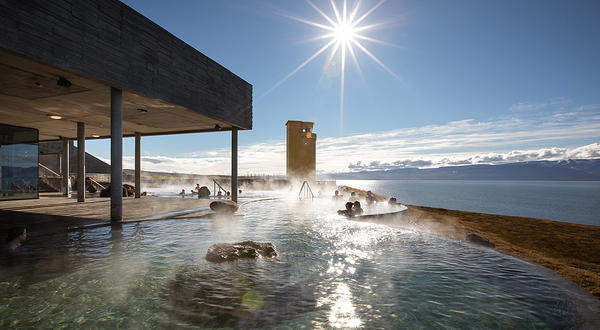 胡萨维克GeoSea地热浴场