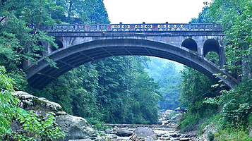 都江堰市虹口深溪沟地震遗迹纪念地