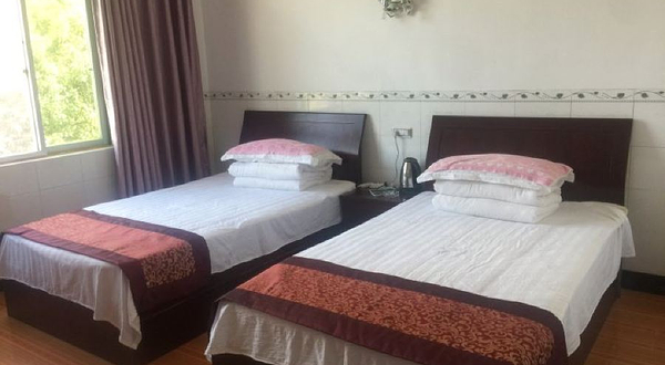 兴文石海洞乡旅游区-夫妻峰