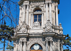 多尔玛巴赫切钟楼