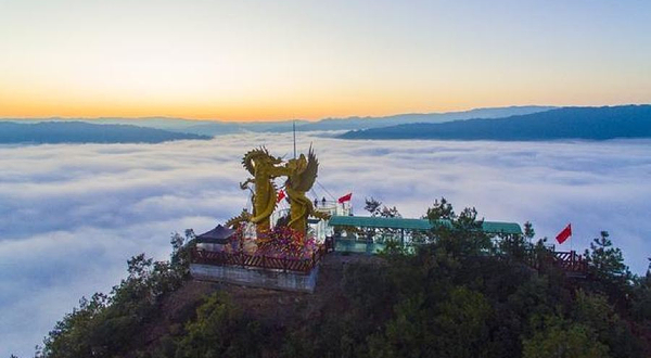 龙腾云霞观景台