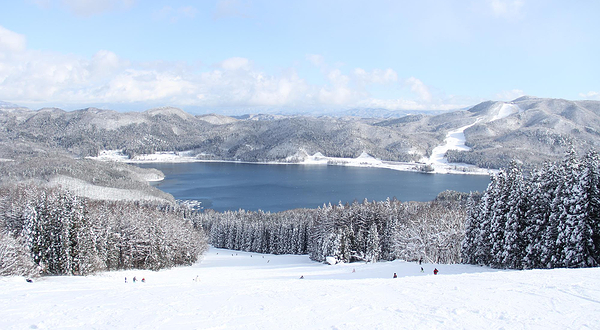 白马Sanosaka滑雪场