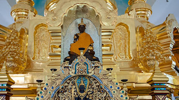 Wat Phra That Si Mueang Pong - white temple