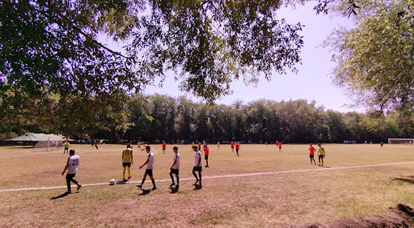 Futbol'noye Pole Bazarkel'dy