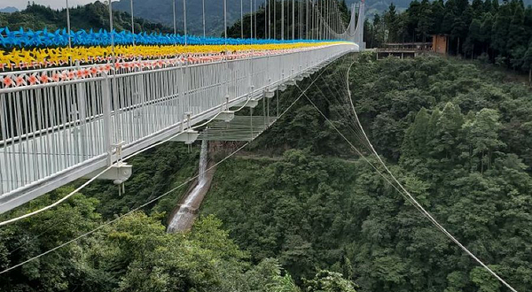 南宝山玻璃天桥