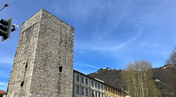 Porta torre di Como